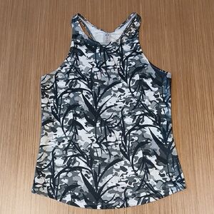 UNDER ARMOUR Racerback Camo Yoga Top SZ XS